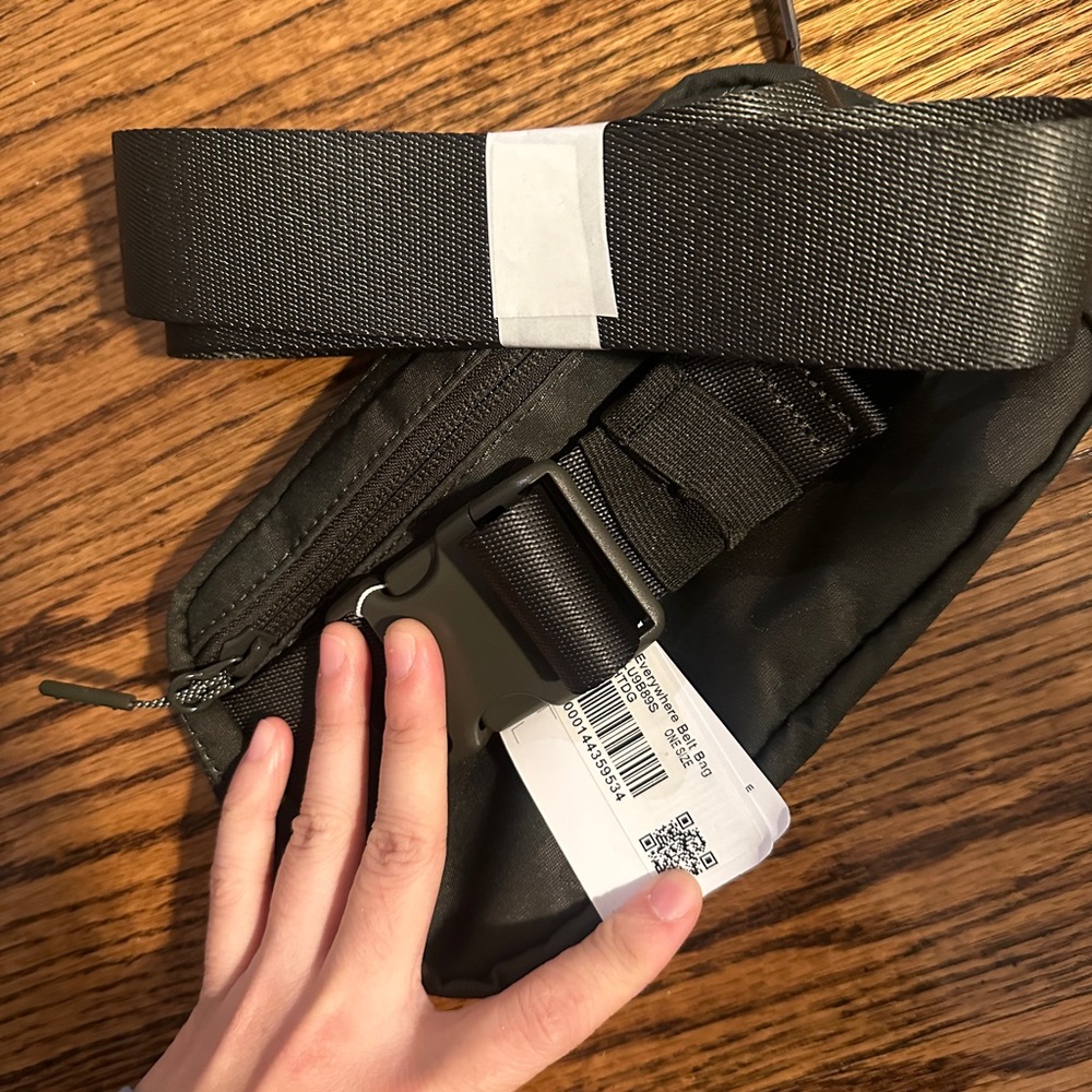 Nwt lululemon belt bag - camo - Picture 2 of 2